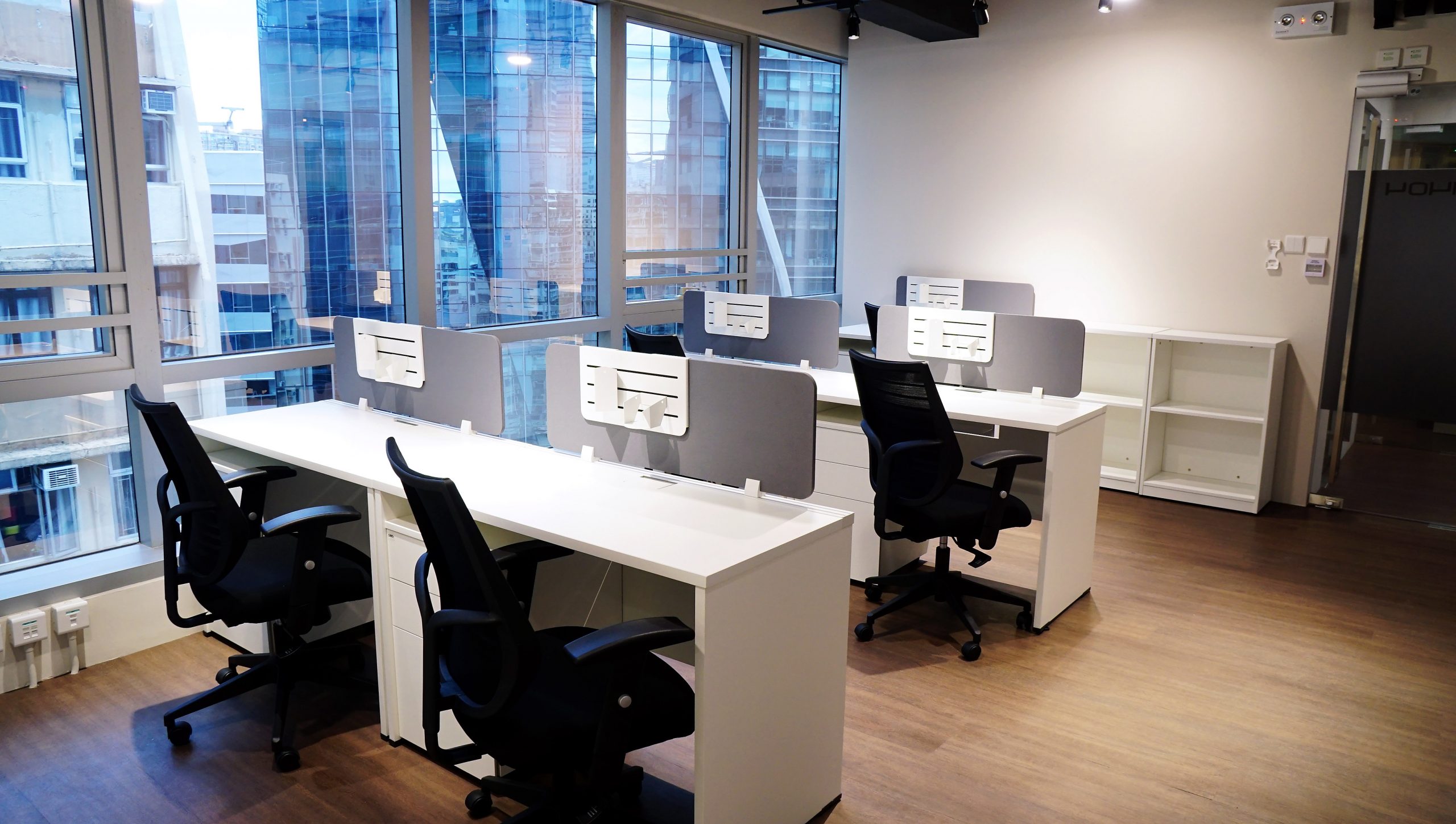 8-9pax Serviced Office, with basic office furniture and individual air conditioner, city landscape view